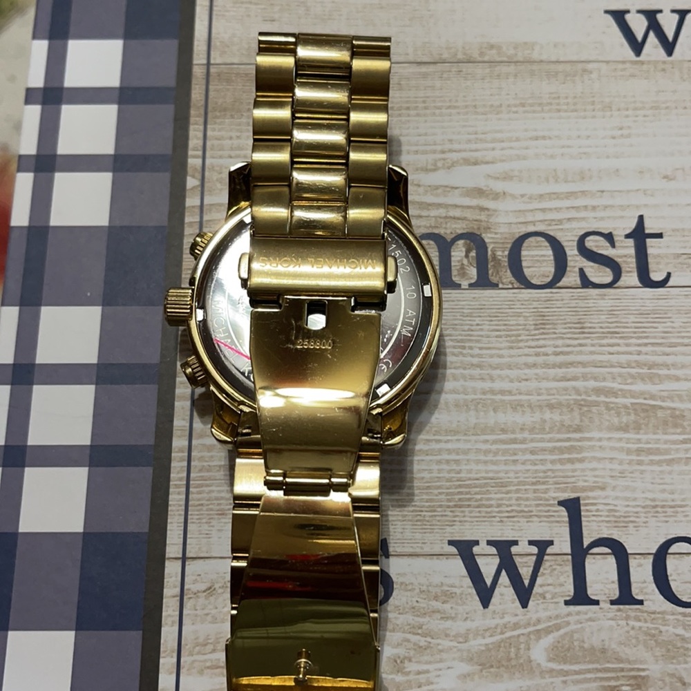 COPY - Watch - Picture 6 of 8